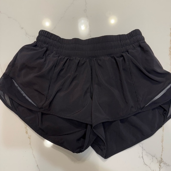 lululemon athletica Pants - Lululemon Hotty Hot Low-Rise Lined Short 2.5"